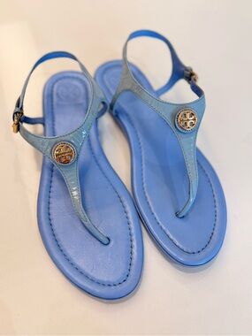 Tory Burch RARE Patent Leather Thong Sandals Blue Gold Logo Flat Sandals 7.5M‎